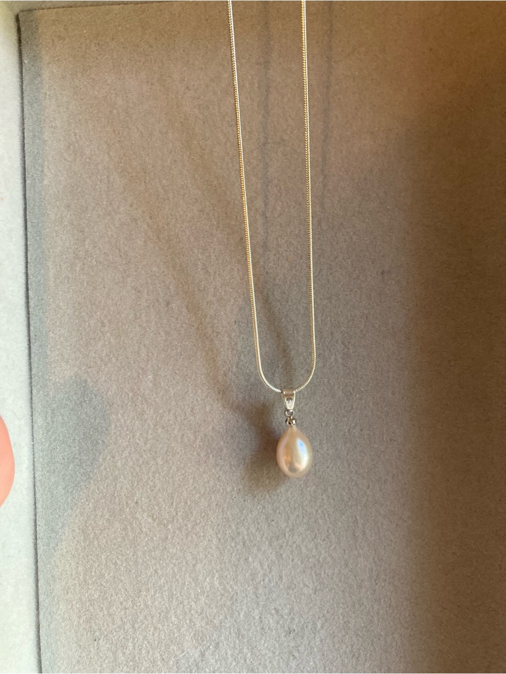 Classic Pearl Drop Pendant Necklace with mirror like reflection- Champagne